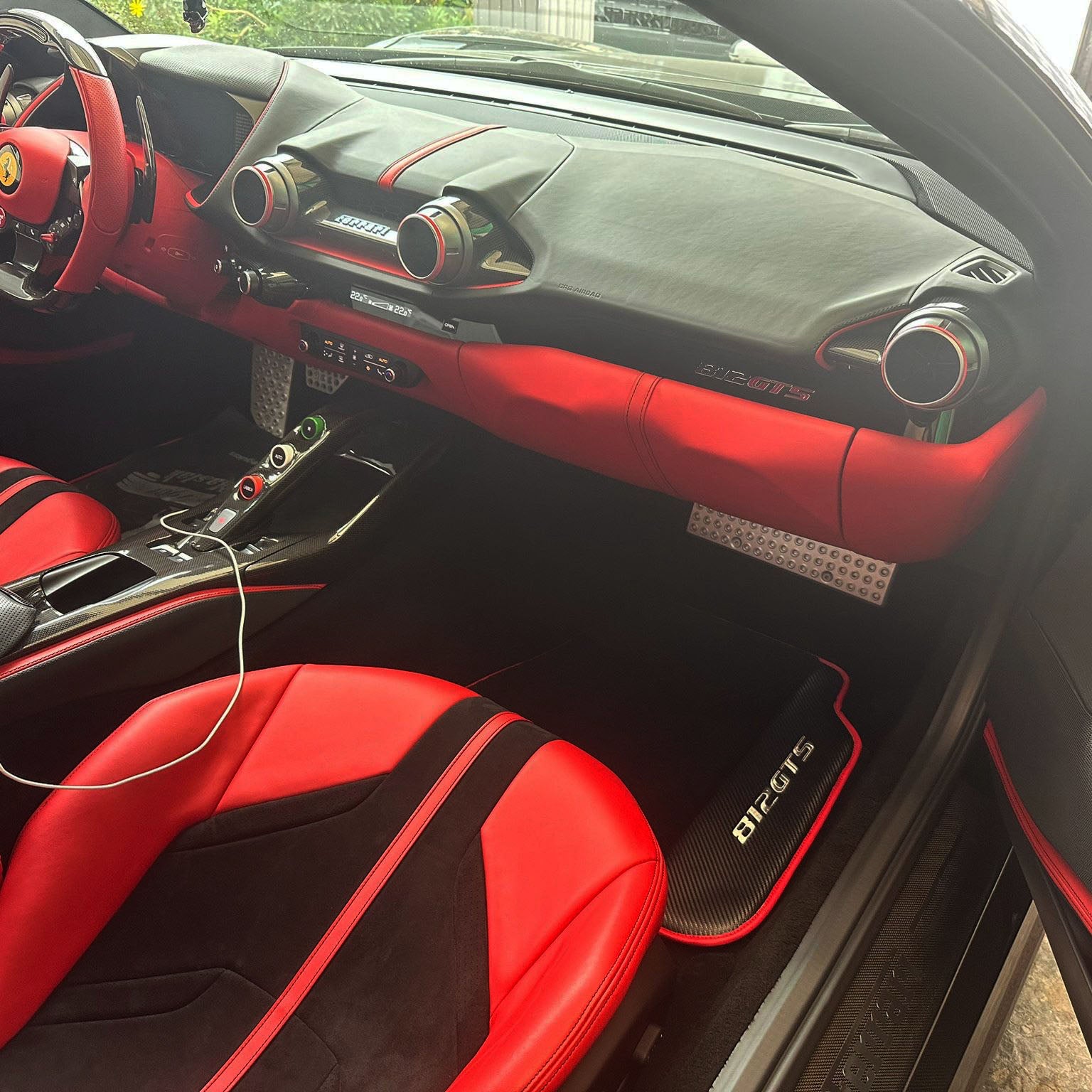 Anpassbare Lederfußmatten mit quadratischem Sechseckmuster für Audi Q5 8R (2008-2017) - AutoWin