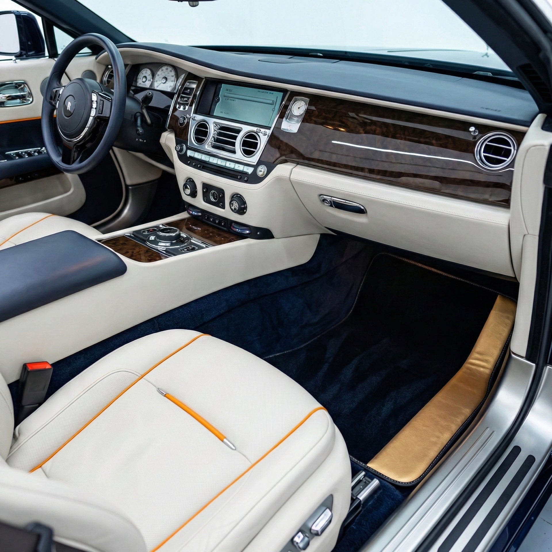 Tappeti in pelle per auto Rolls Royce Black Badge Dawn RR6 2016-2023 Nero - AutoWin.EU