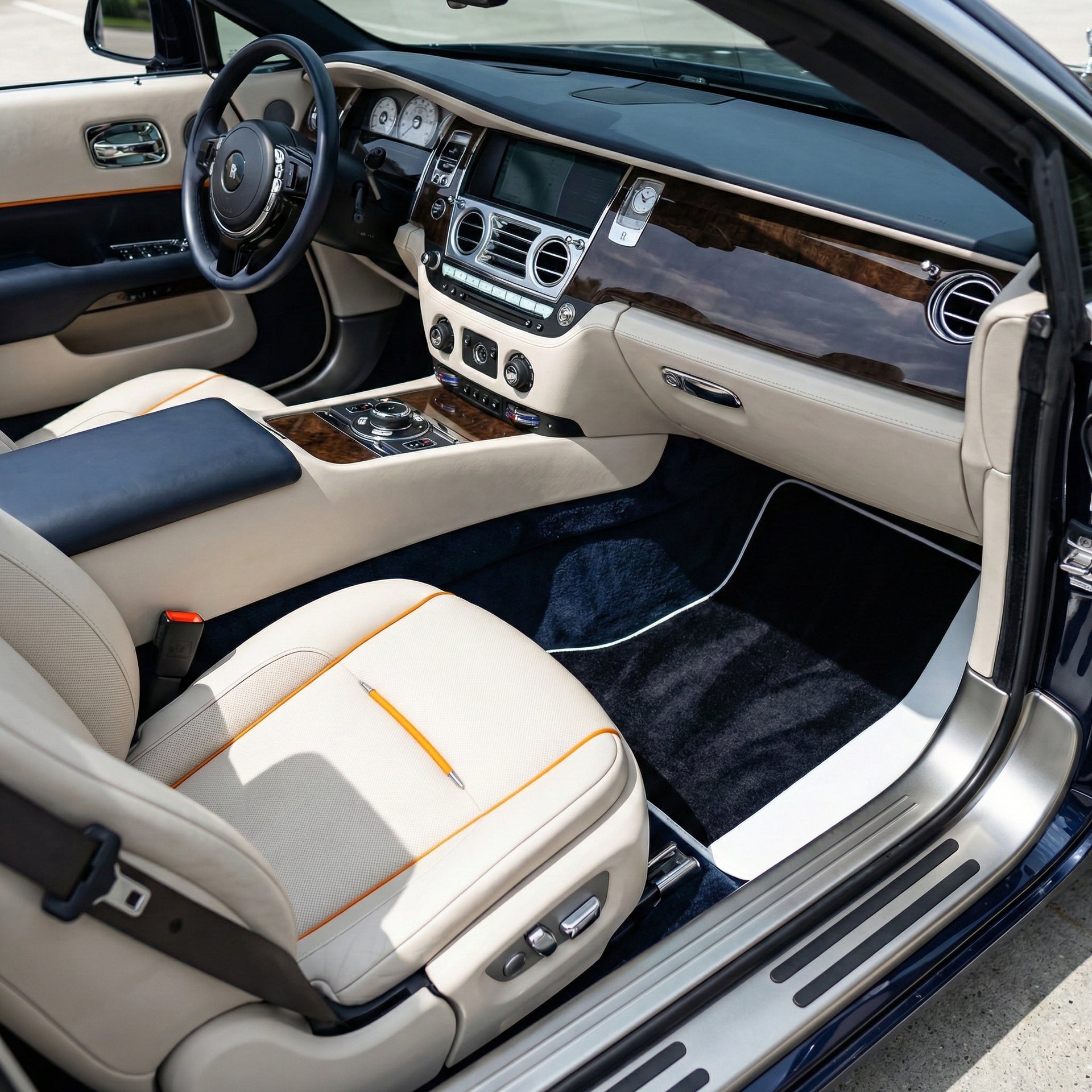 Tappeti in pelle per auto Rolls Royce Black Badge Dawn RR6 2016-2023 Nero - AutoWin.EU