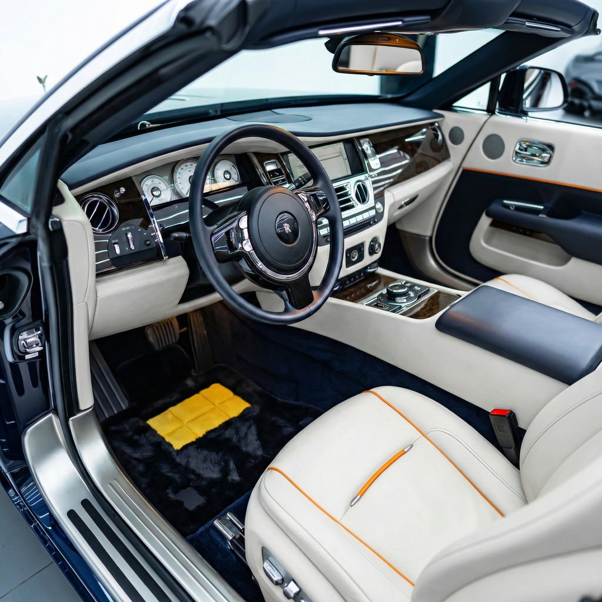 Tappeti in pelle per auto Rolls Royce Black Badge Dawn RR6 2016-2023 Nero - AutoWin.EU