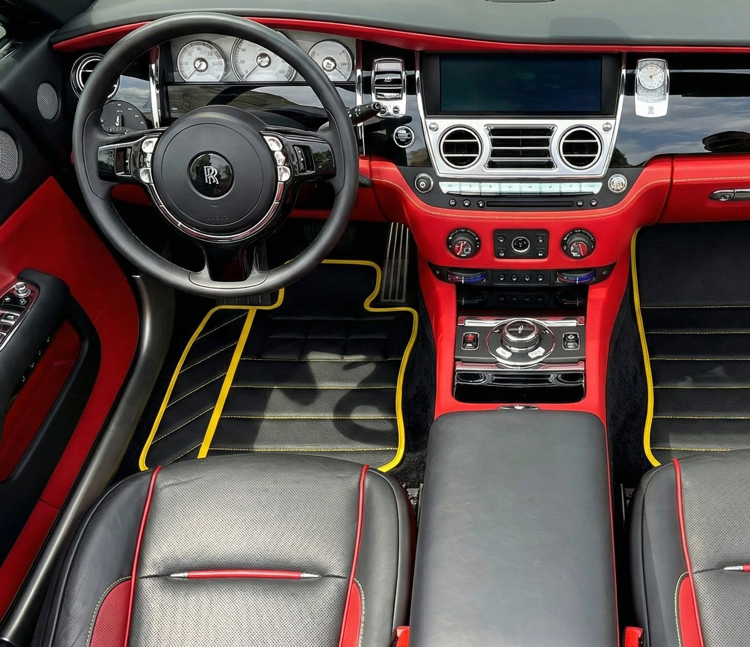 Tappeti in pelle per auto Rolls Royce Black Badge Dawn RR6 2016-2023 Nero - AutoWin.EU