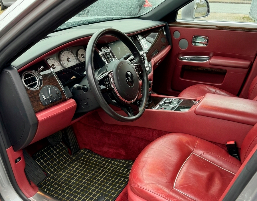 Tappetini per auto in pelle personalizzabili con motivo Divario per Rolls Royce Ghost Series II (2021–2024) - AutoWin