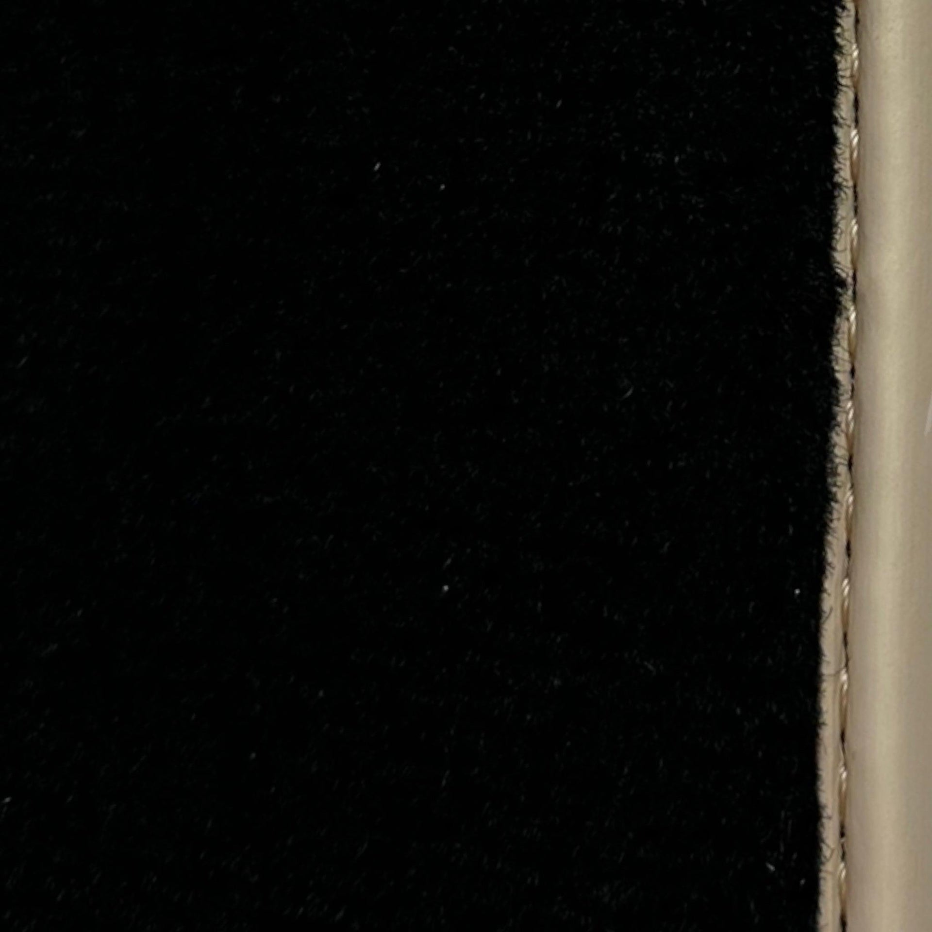 Black Floor Mats For Mitsubishi Pajero Sport (2009-2015) ER56 Design - AutoWin