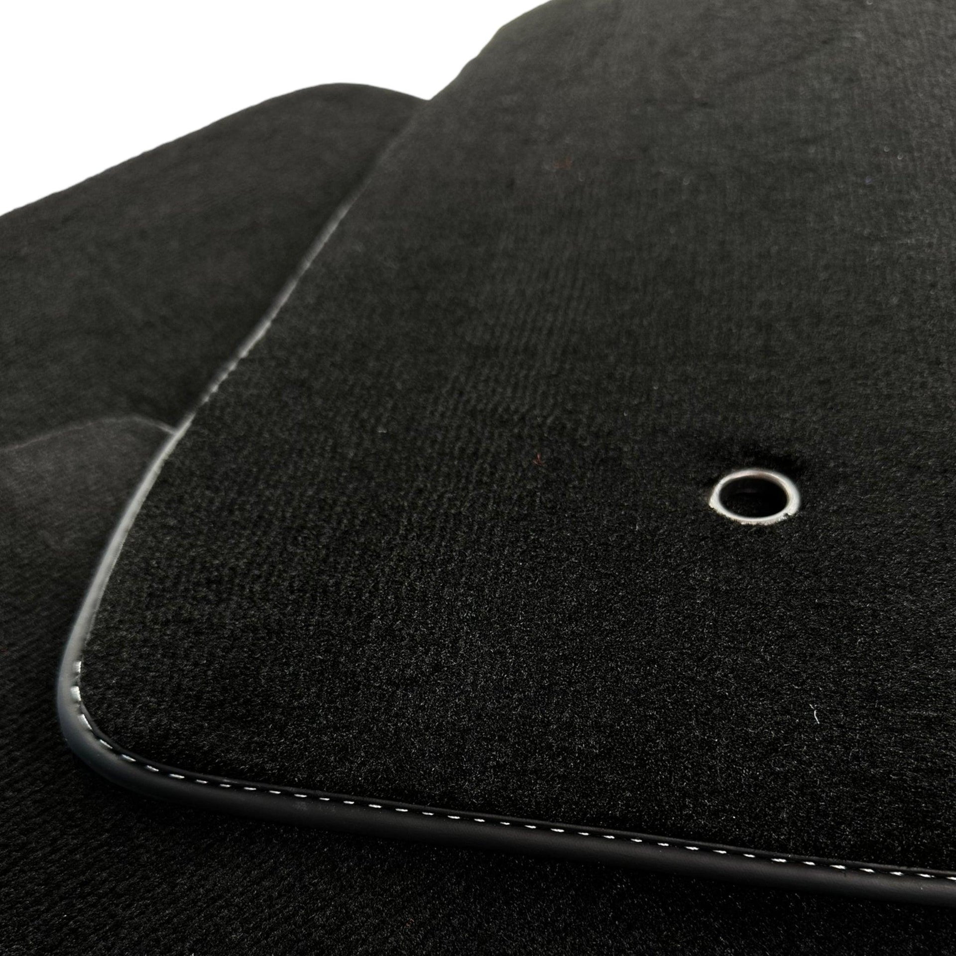 Black Floor Mats For Toyota Corolla Verso (2004-2009) - AutoWin