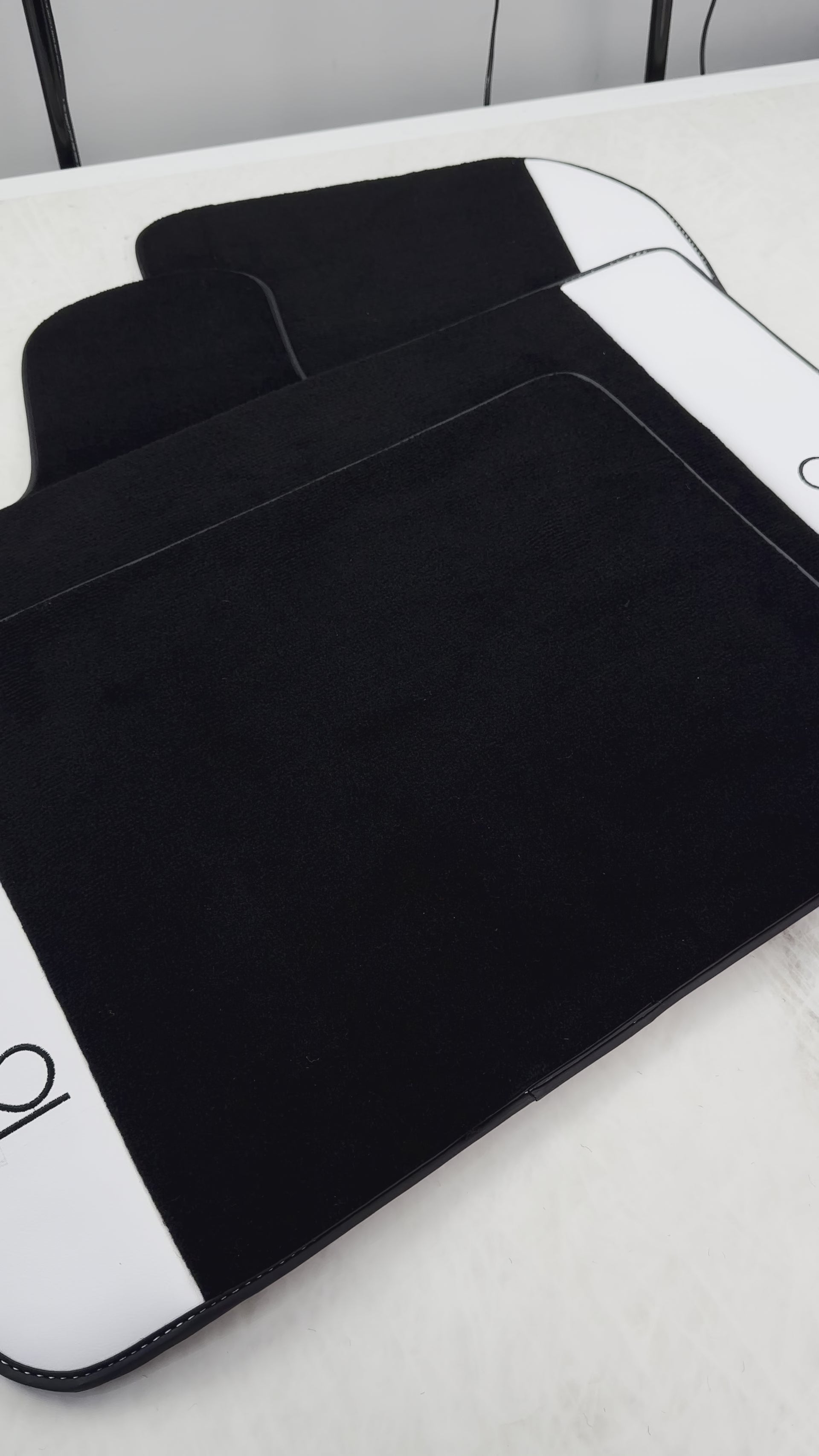 Alfombrillas de coche negras para Rolls Royce Black Badge Cullinan de cuero blanco - AutoWin