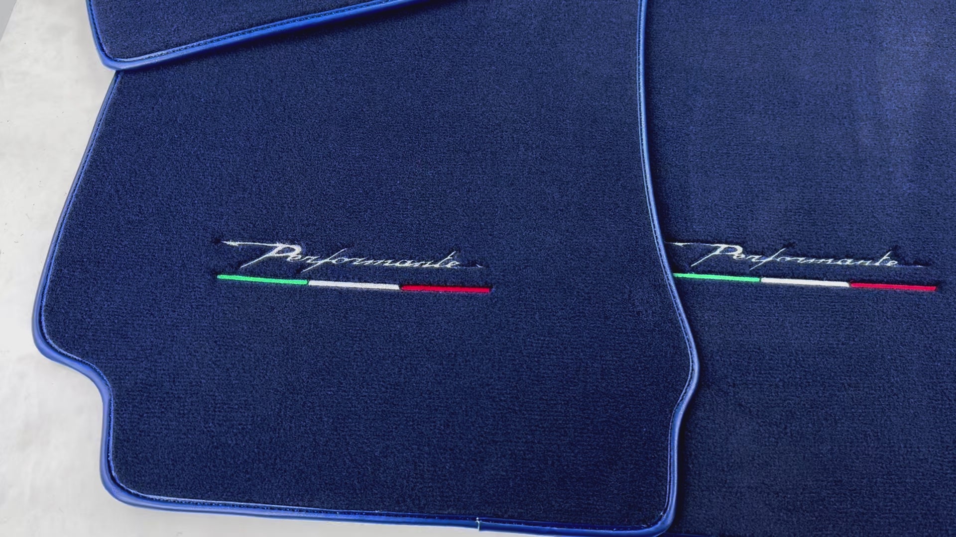 Dunkelblaue Fußmatten für Alfa Romeo Tonale 965 (2022-2024) - AutoWin.EU