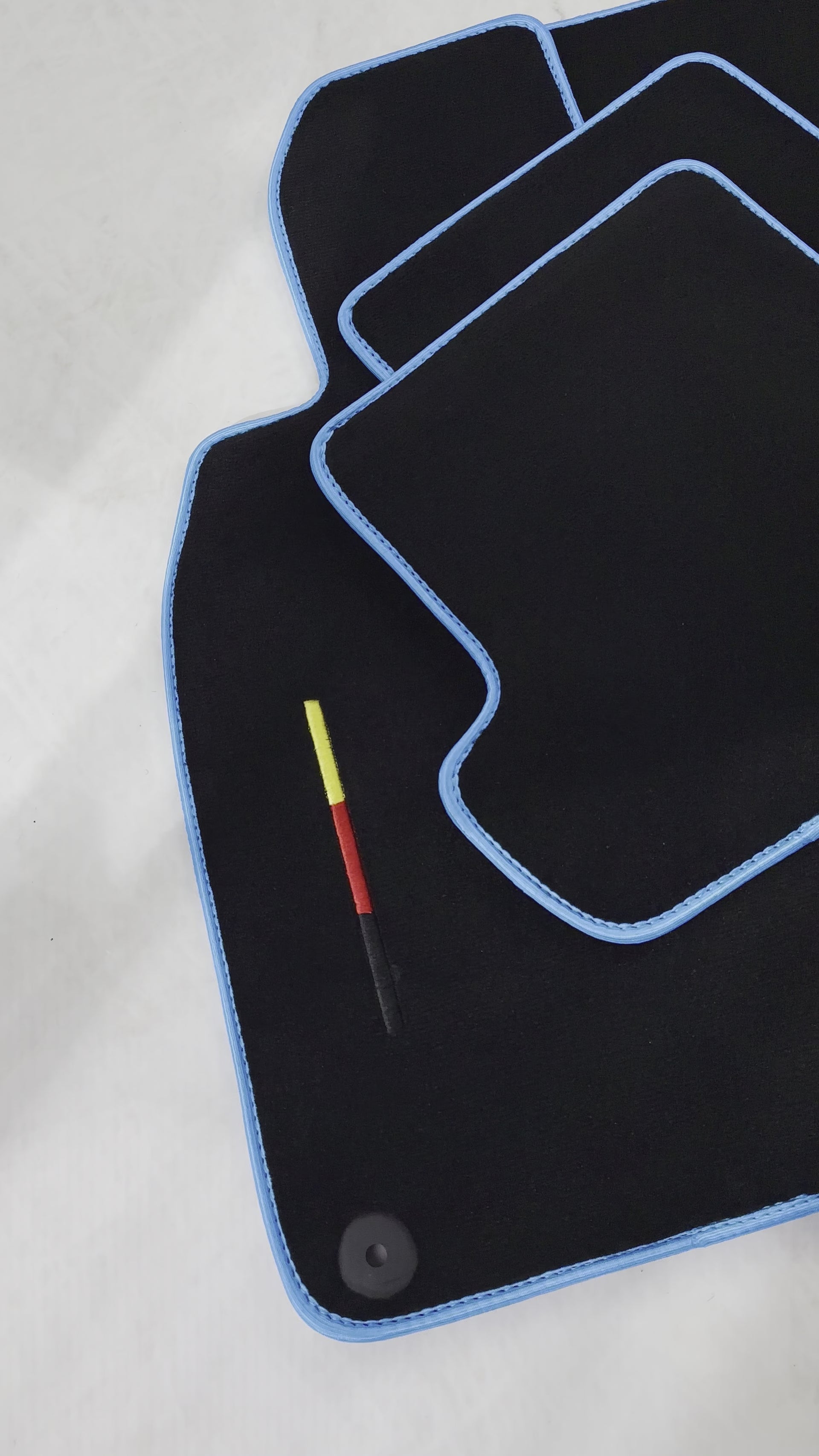 Schwarze Fußmatten für Porsche 911 – 992 (2019–2024) mit blauem Rand - AutoWin