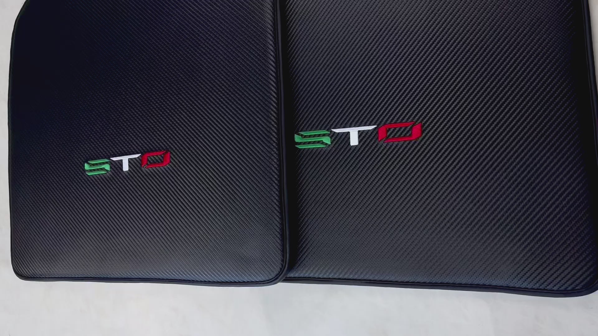 Tappetini in fibra di carbonio nera per Lamborghini Huracan STO - AutoWin.EU