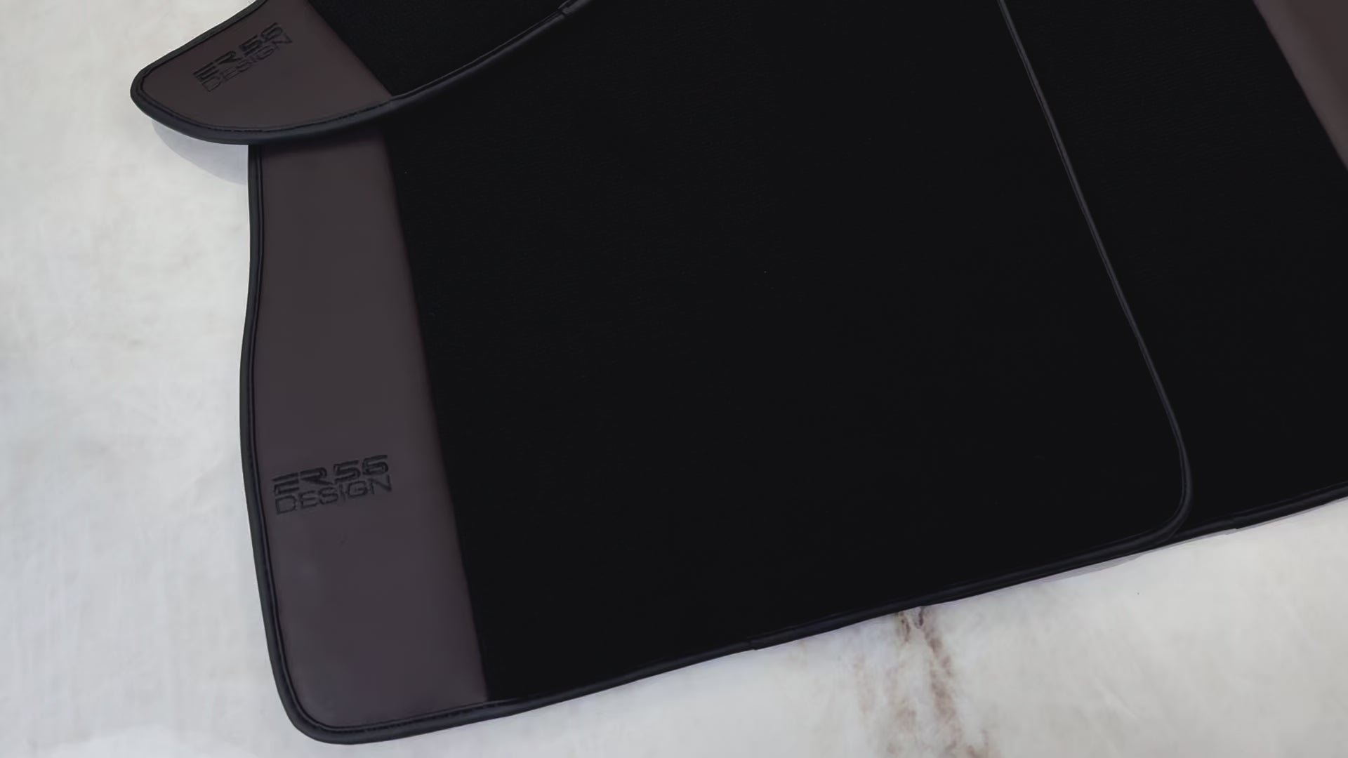 Tapis de voiture noirs pour Bentley Continental GT (2003–2011) avec cuir marron foncé | Design ER56 - AutoWin