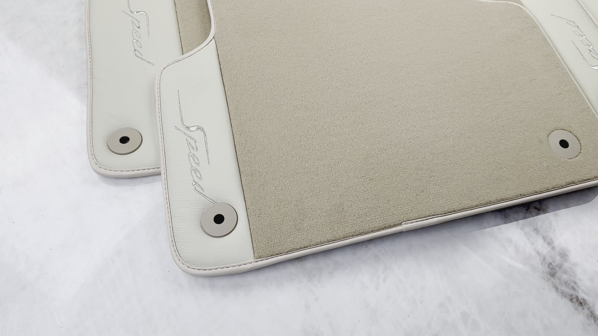 Beige Fußmatten für Bentley Bentayga (2015–2023) mit Leder - AutoWin