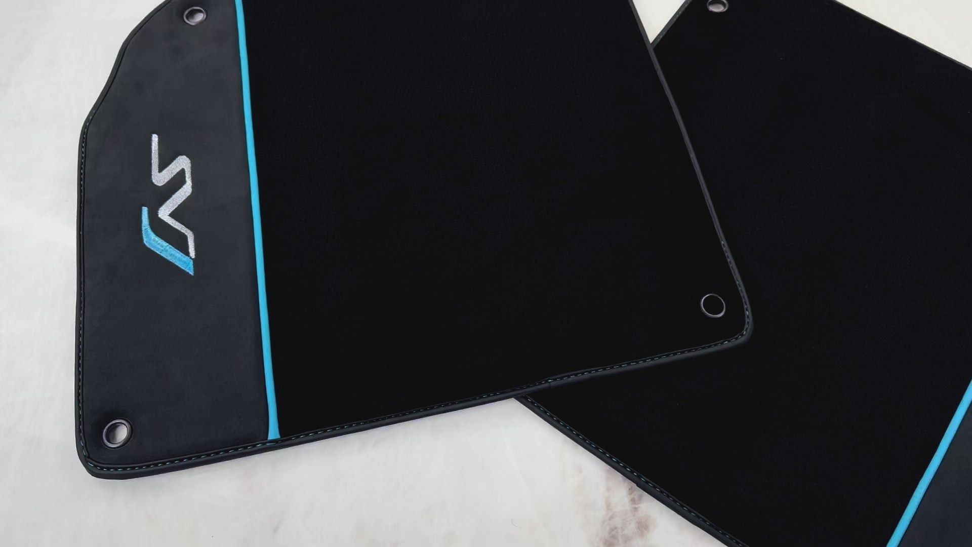 Tapis de voiture noirs pour Lamborghini Aventador SVJ en cuir Alcantara - AutoWin.EU