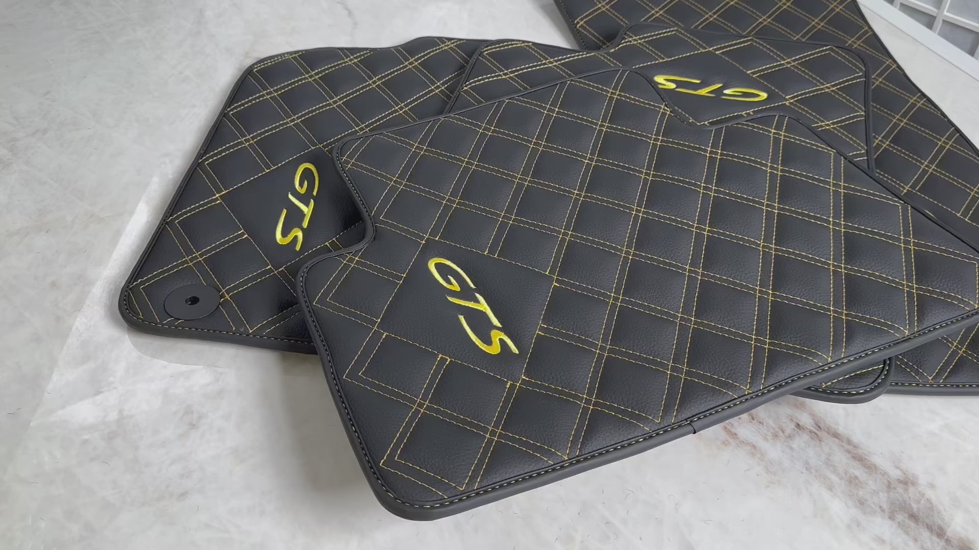 Alfombrillas de cuero para Porsche Cayenne GTS 2018-2023 con costura amarilla - AutoWin