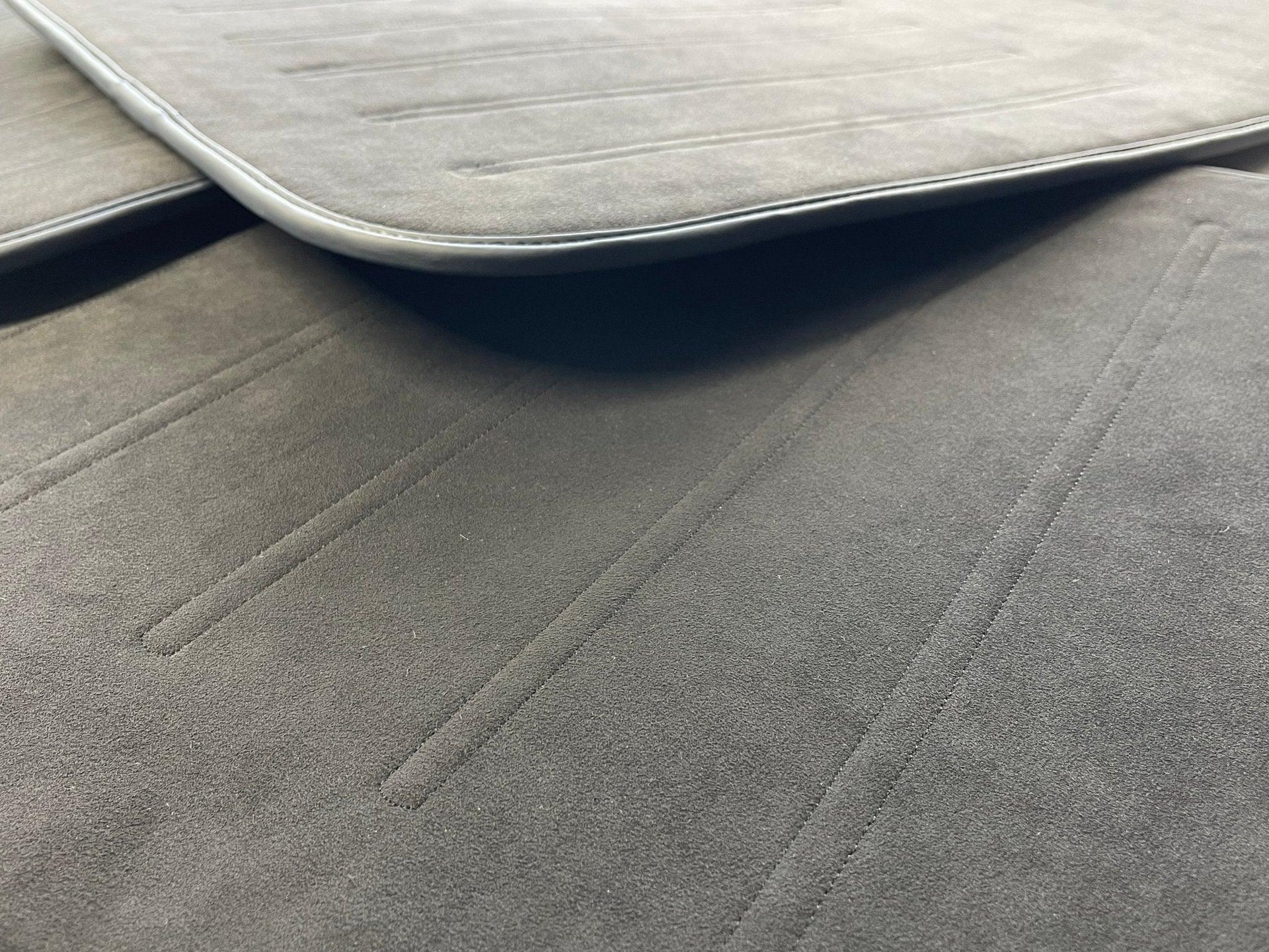 Alcantara Floor Mats For Rolls Royce Black Badge Cullinan - AutoWin