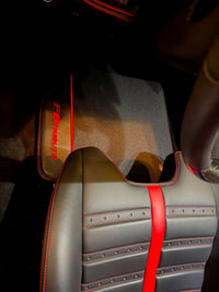 Tappetini in moquette neri con fibra di carbonio per Ferrari F8 Tributo (2019-2023)