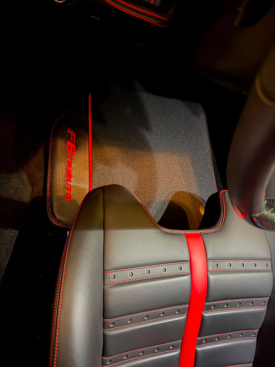 Tappetini in moquette neri con fibra di carbonio per Ferrari F8 Tributo (2019-2023)