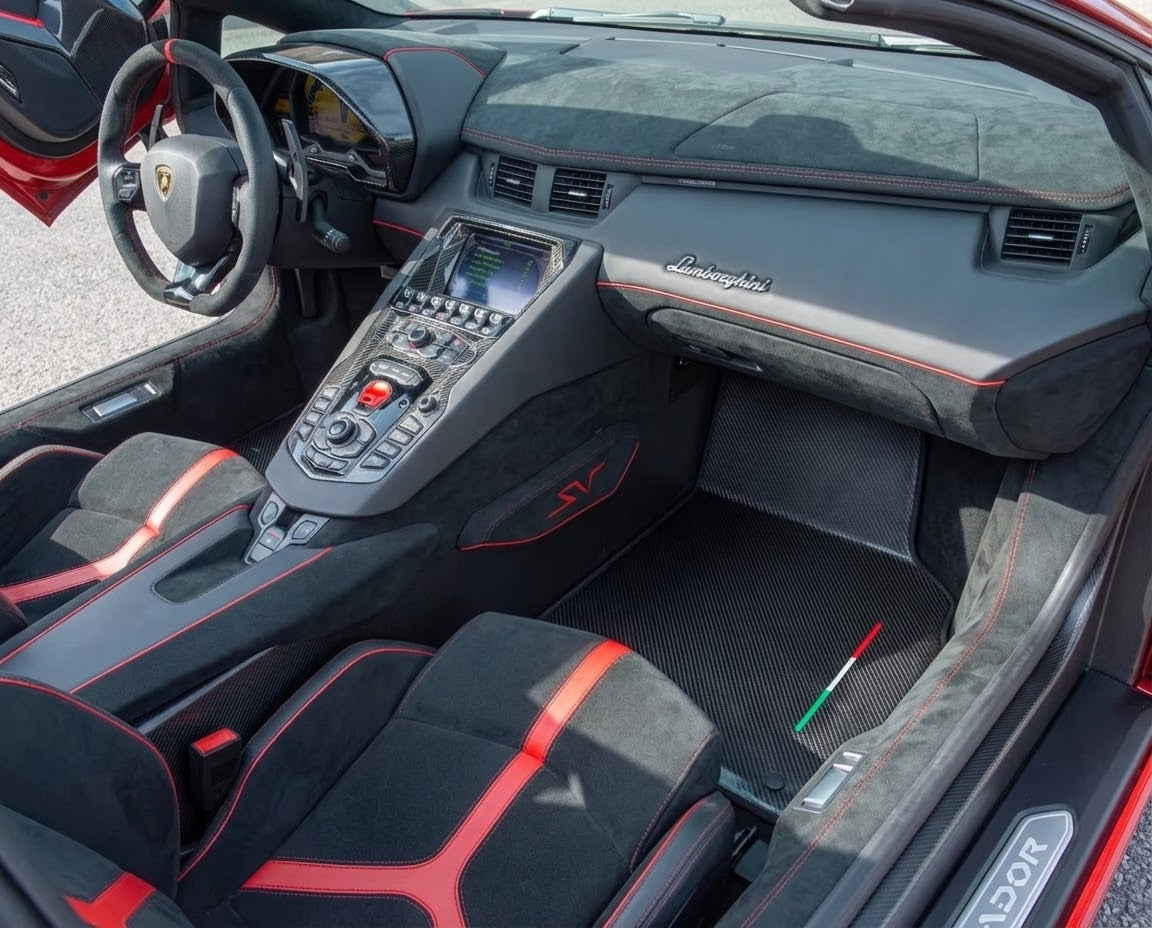 Tappetini personalizzabili per Lamborghini Aventador SV Edizione Limitata in Pelle Carbonio