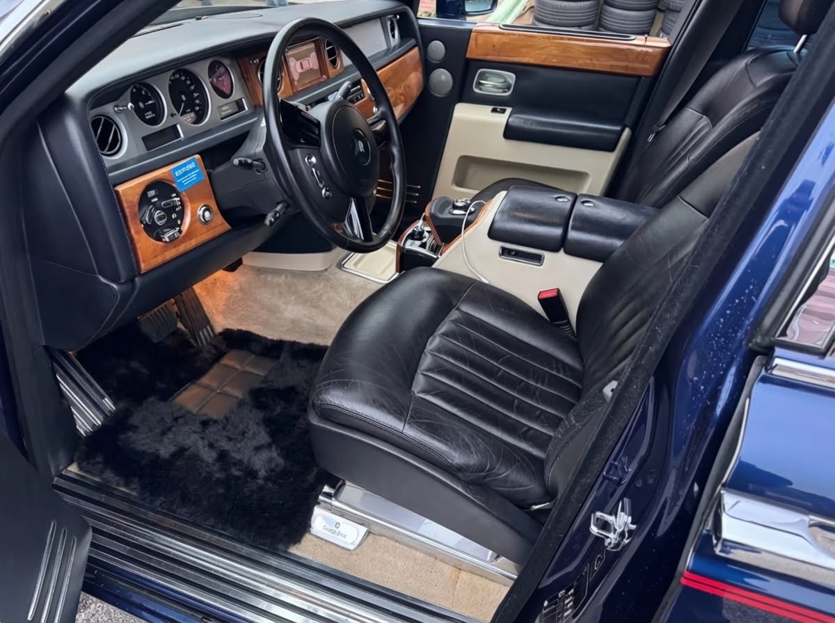 Alfombrillas de automóvil de piel de oveja genuina para Rolls Royce Phantom VIII (2017-2024) Diseño ER56