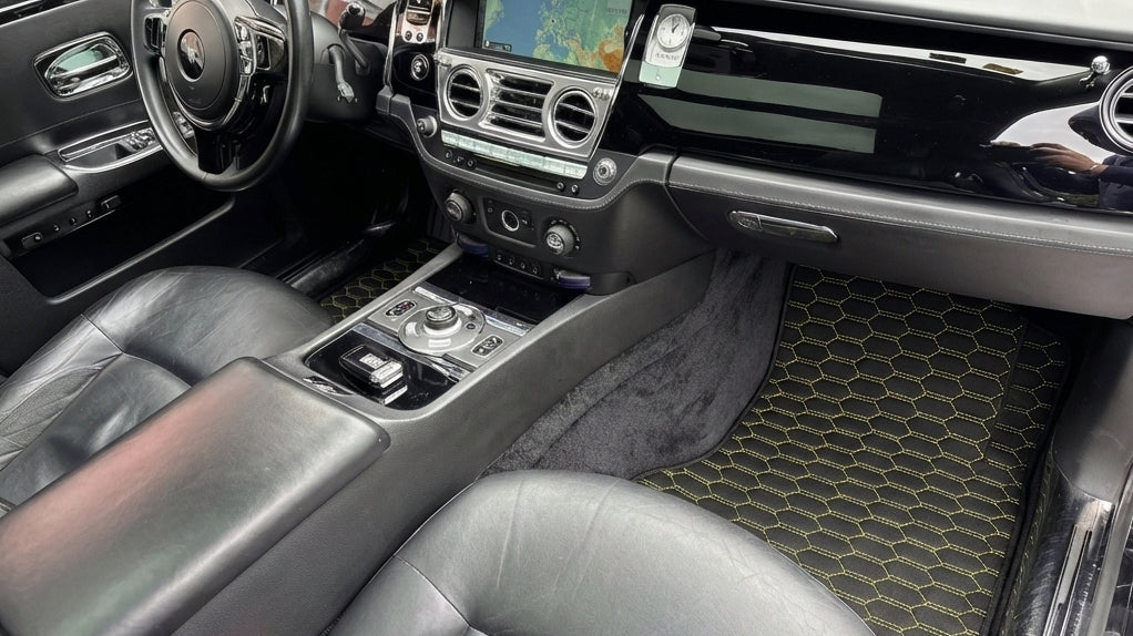 Tappetini per auto in pelle personalizzabili con motivo quadrato per Rolls Royce Ghost Series II (2021–2024) - AutoWin