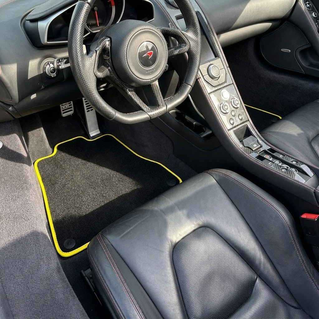 Tappeti per auto per McLaren MP4-12C (2011–2014) su misura neri con bordino giallo