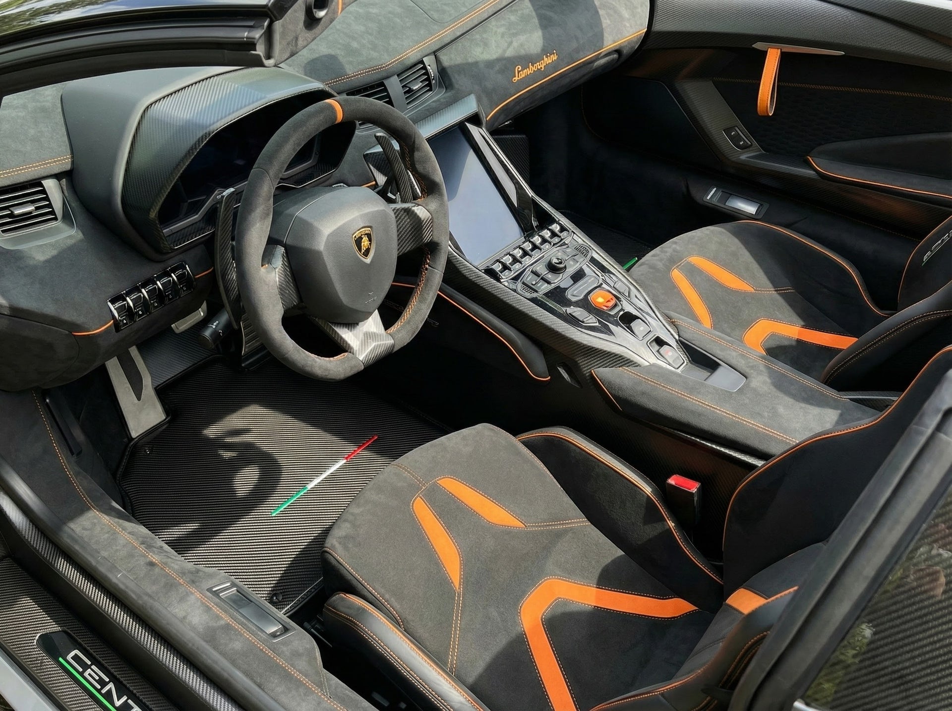 Customizable Leather Floor Mats with Interlaced Hex Pattern for Lamborghini Centenario (2016-2017) - AutoWin
