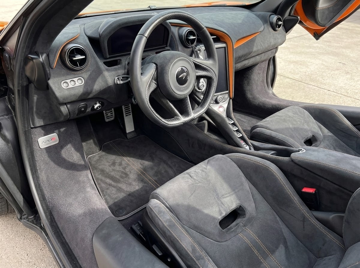 Mats de coche para McLaren 720S alfombra negra de Alcantara a medida con costura naranja