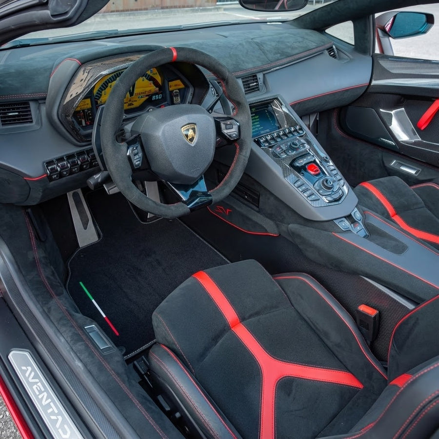 Alfombrillas de coche negras personalizables para Lamborghini Aventador SV | Edición Naranja