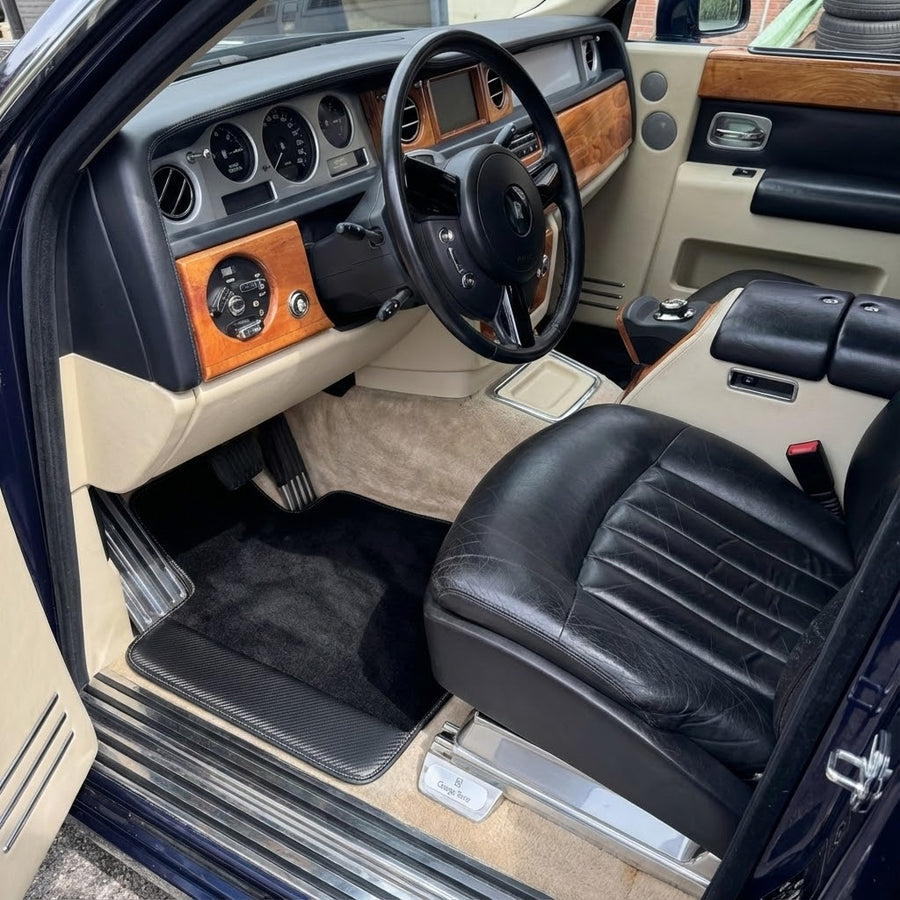 Maßgeschneiderte Fußmatten für Rolls Royce Phantom Drophead Coupé mit Carbonfaser-Leder