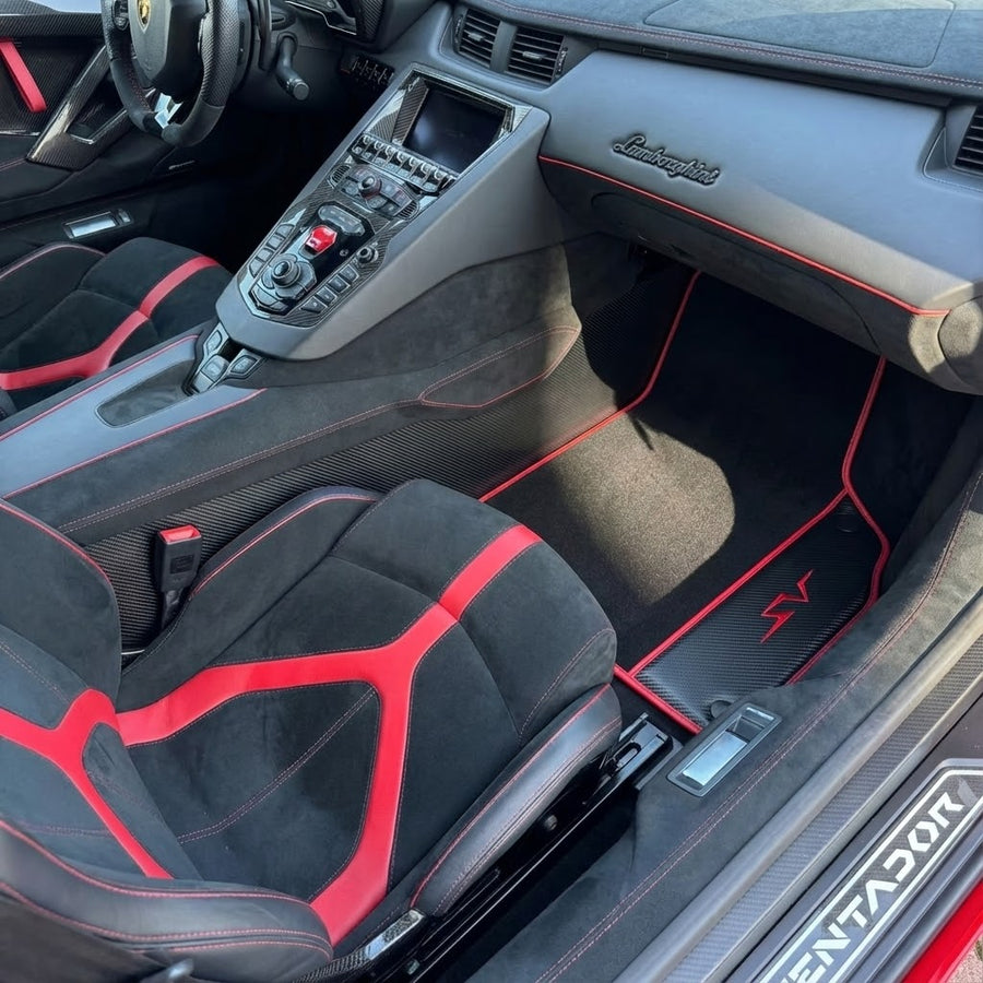 Schwarze Autofußmatten für Lamborghini Aventador SV mit Carbonfaser