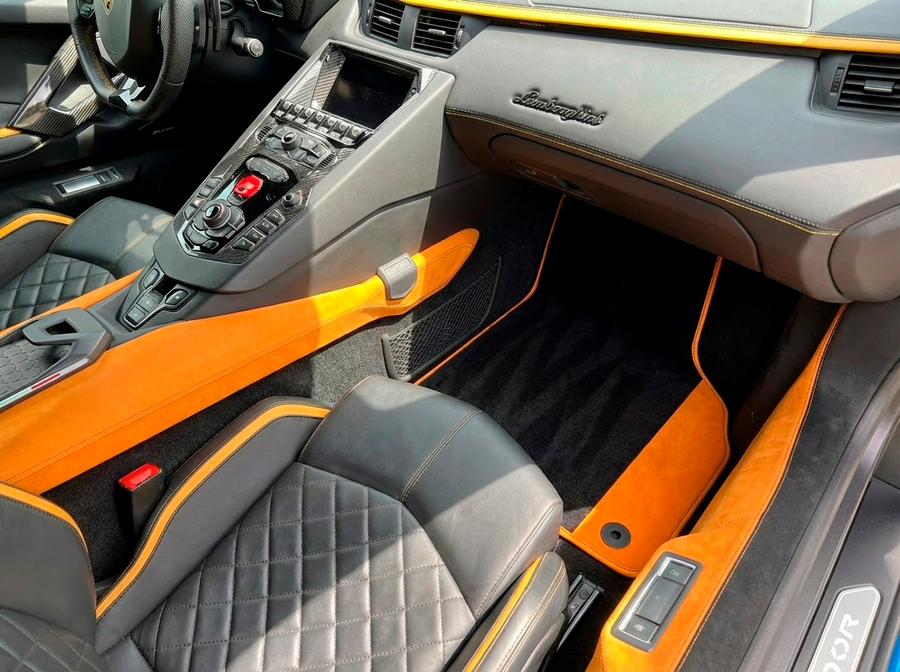 Alfombrillas de coche negras personalizables para