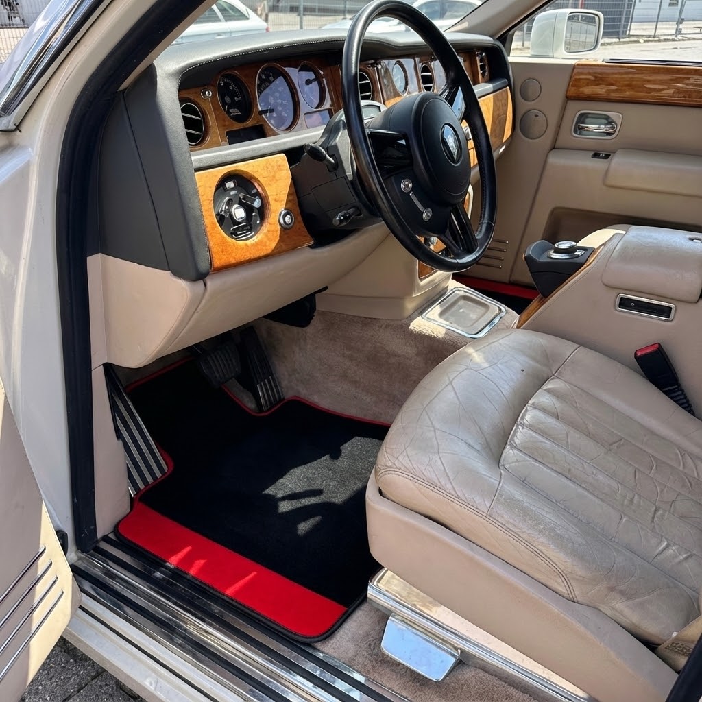 Tappetini per auto personalizzati per Rolls Royce Phantom Drophead Coupe in Alcantara rossa