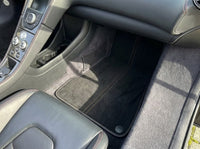 Alfombrillas para McLaren MP4-12C (2011–2014) en Alcántara negra con costuras naranjas