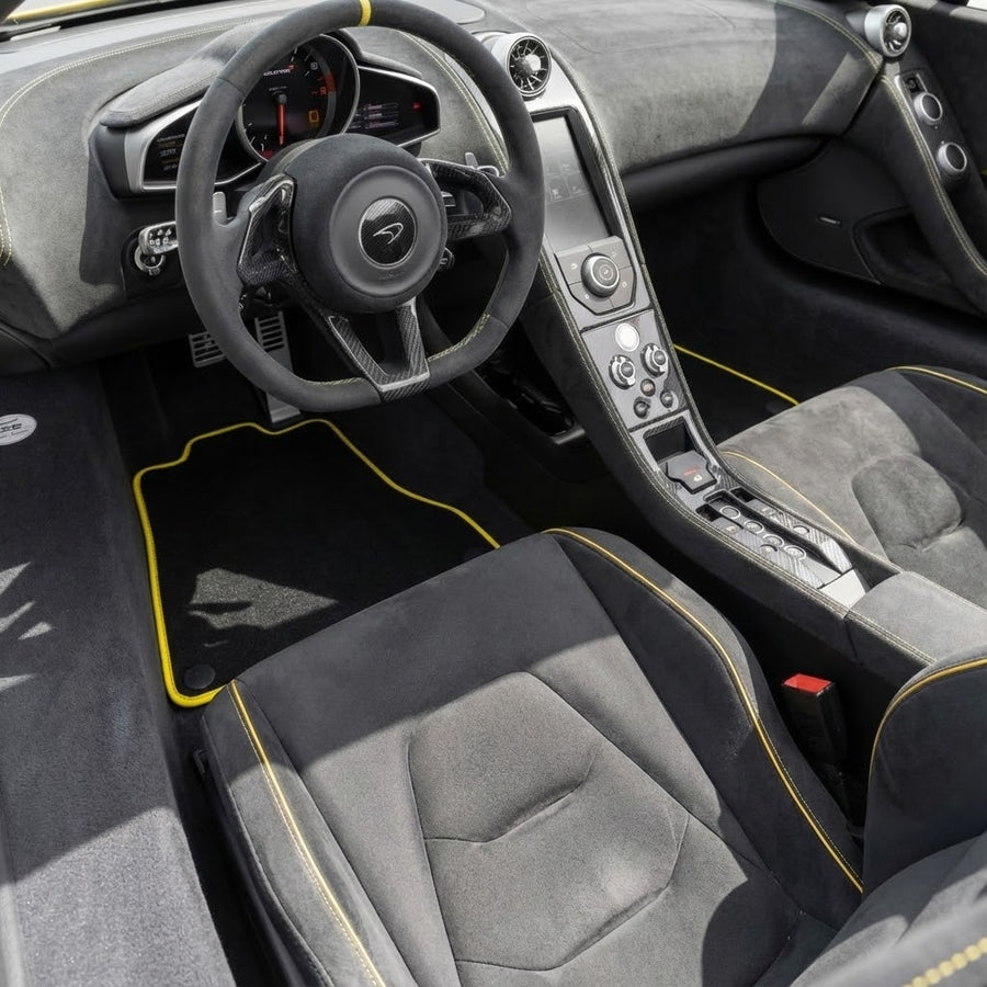 Tapis de voiture pour McLaren 650S (2015-2018) Noir sur mesure avec bord jaune