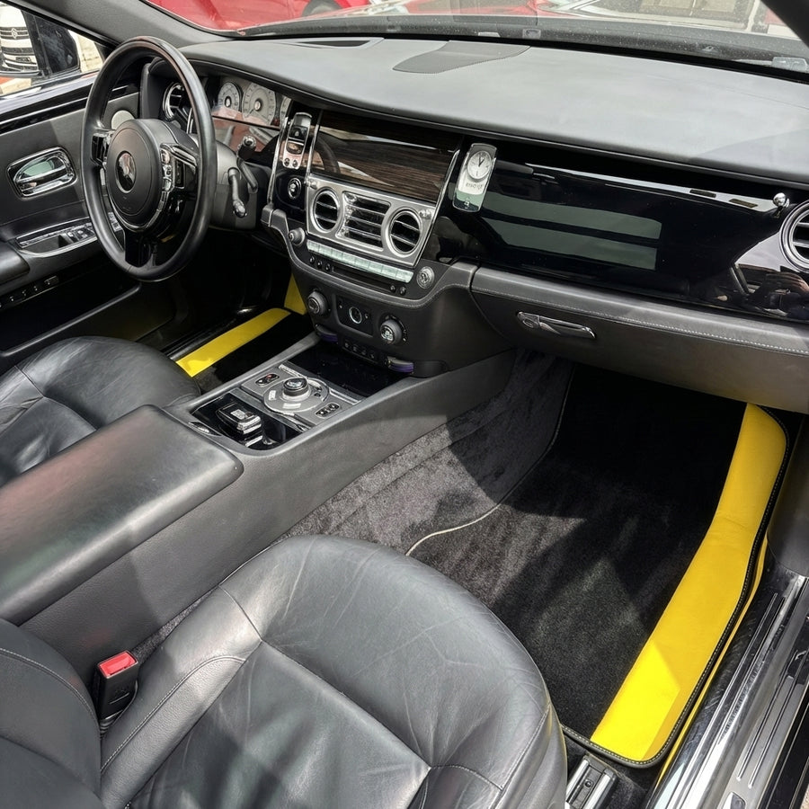 Alfombrillas de coche negras a medida para Rolls Royce Ghost Series II (2021-2024) con cuero amarillo
