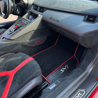 Tapis de voiture noir pour Lamborghini Aventador SVJ avec fibre de carbone