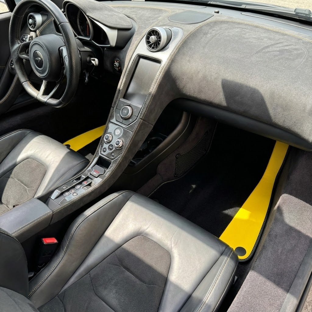 Alfombrillas negras para coches McLaren MP4-12C (2011–2014) con cuero amarillo