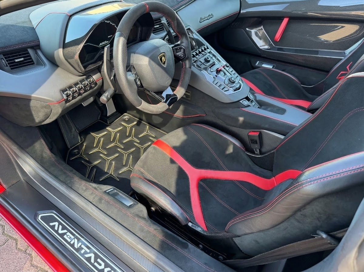 Tappetini in pelle di carbonio per Lamborghini Aventador SV