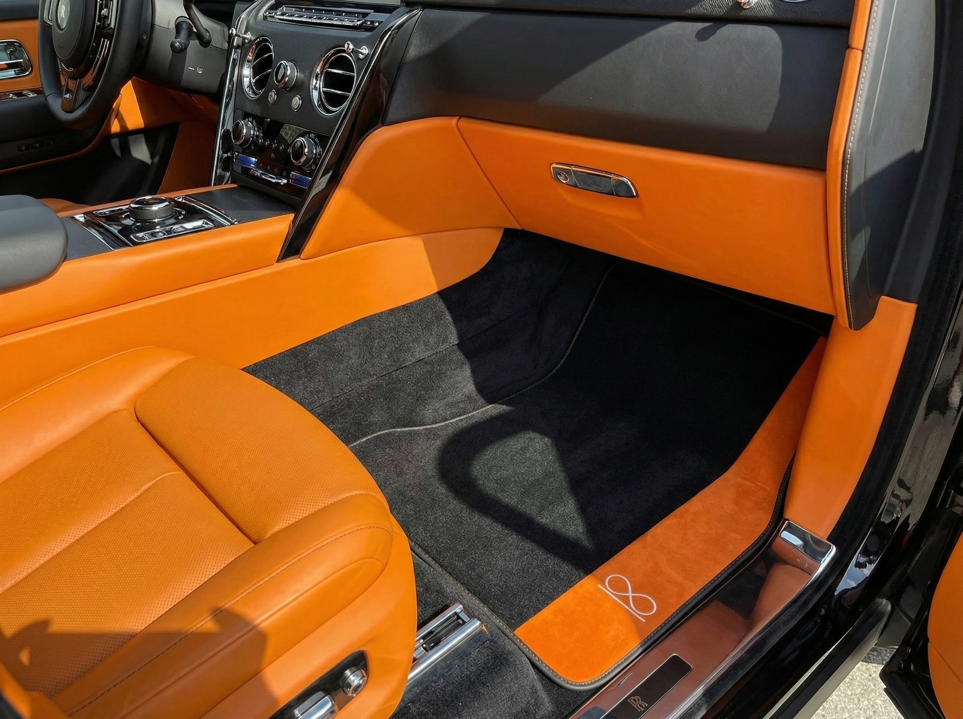 Black Floor Mats for Rolls Royce Cullinan (2018-2025) with White Leather - AutoWin
