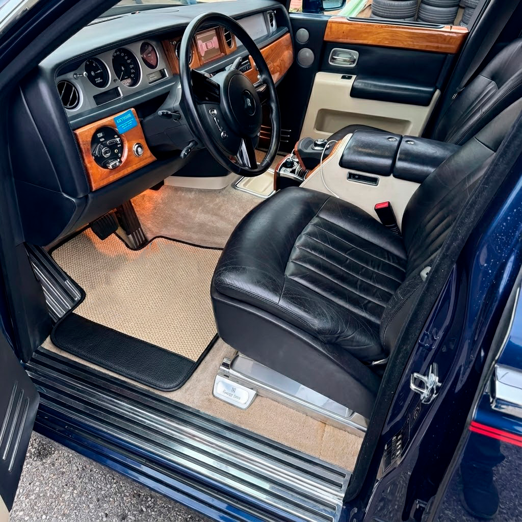 Customizable Floor Mats From Carpet With Leather for Rolls-Royce Phantom Drophead Coupe (2007-2016) - AutoWin