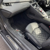 Tapis de voiture noirs pour Lamborghini Aventador SVJ avec cuir Alcantara