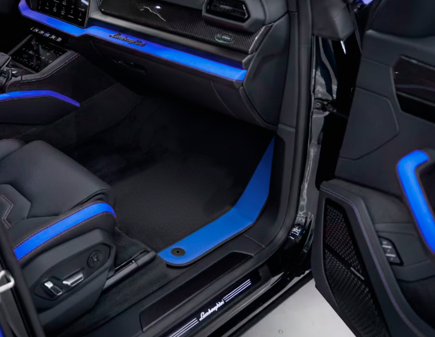 Schwarze Fußmatten für Lamborghini Urus mit blauem Alcantara-Leder