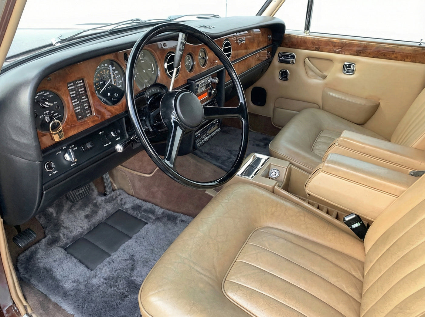 Dark Gray Sheepskin Floor Mats For Rolls Royce Shadow 1965-1977 Er56 Design Brand