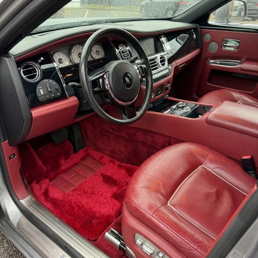 Rote Schaffell-Fußmatten für Rolls Royce Ghost Serie I (2010–2020) Er56 Design Marke
