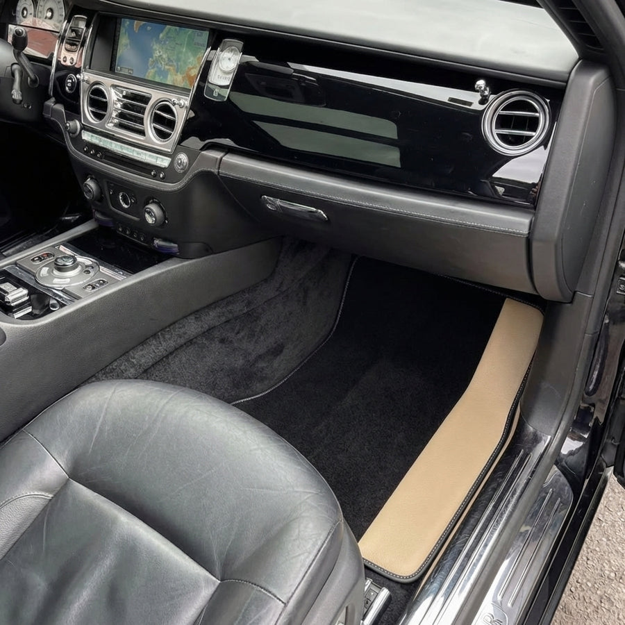 Maßgeschneiderte schwarze Fußmatten für Rolls Royce Ghost Serie I (2010–2020) mit beigem Leder