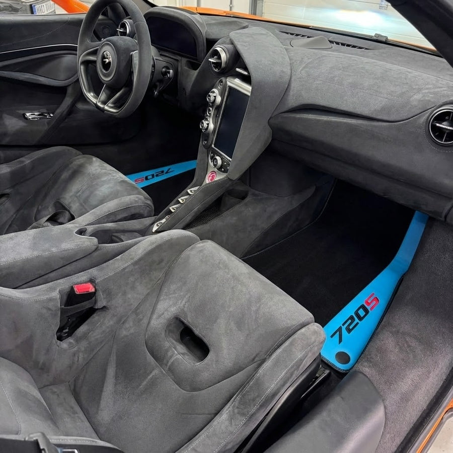 Schwarze Fußmatten für McLaren 720S (2017-2021) mit blauem Leder