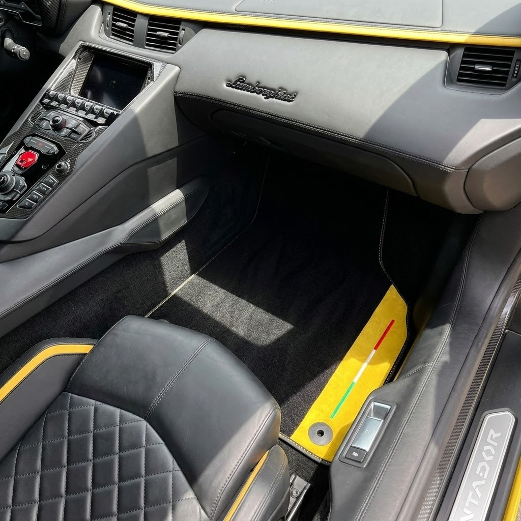 Tappetini per auto neri personalizzabili per Lamborghini Aventador S con pelle Alcantara gialla