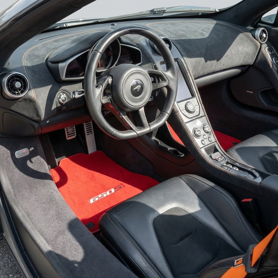 Rote Fußmatten für McLaren 650S, maßgeschneidert