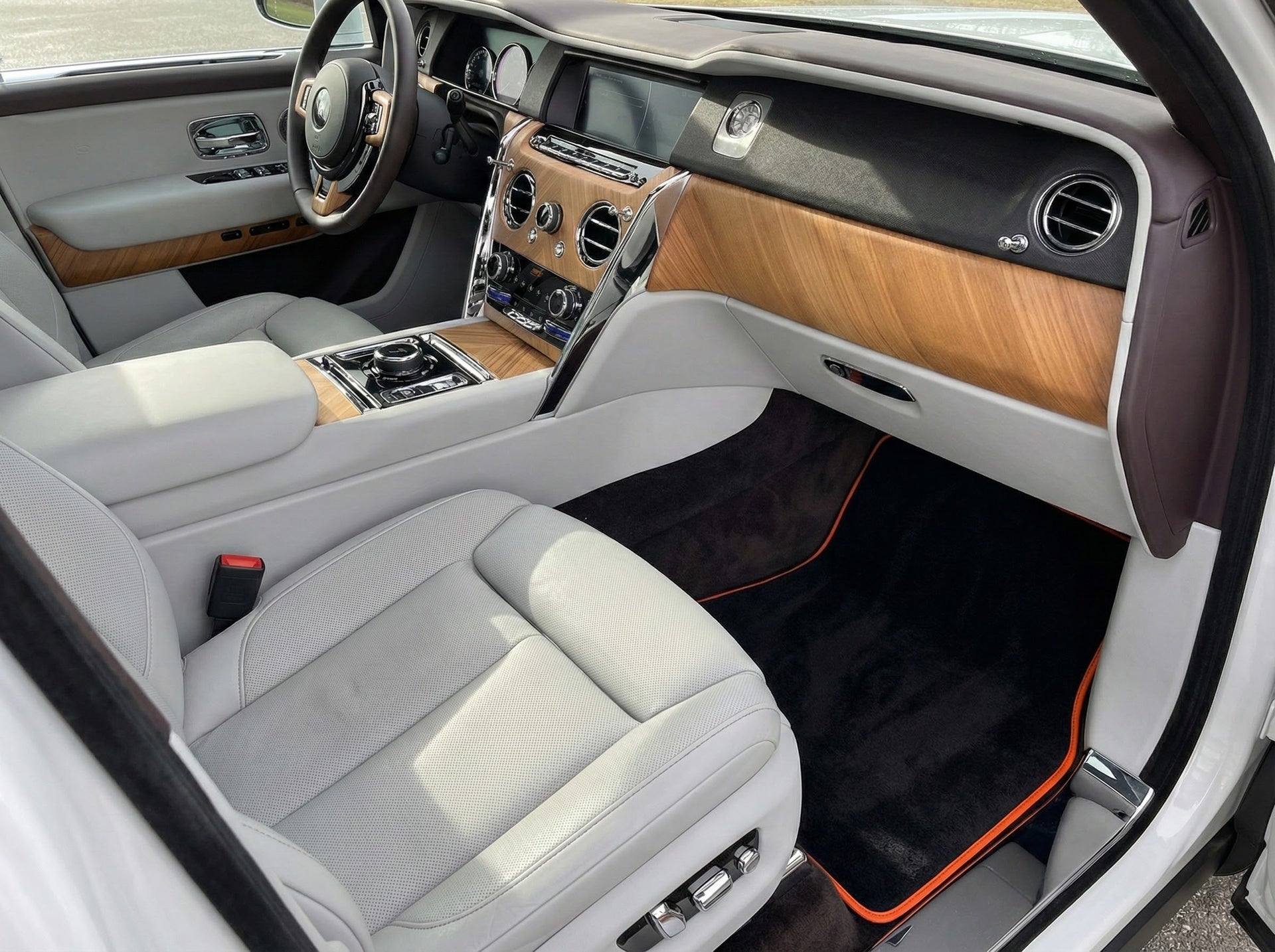 Auto-Fußmatten aus Leder mit Krokodilprägung für Rolls-Royce Cullinan (2018–2025) - AutoWin