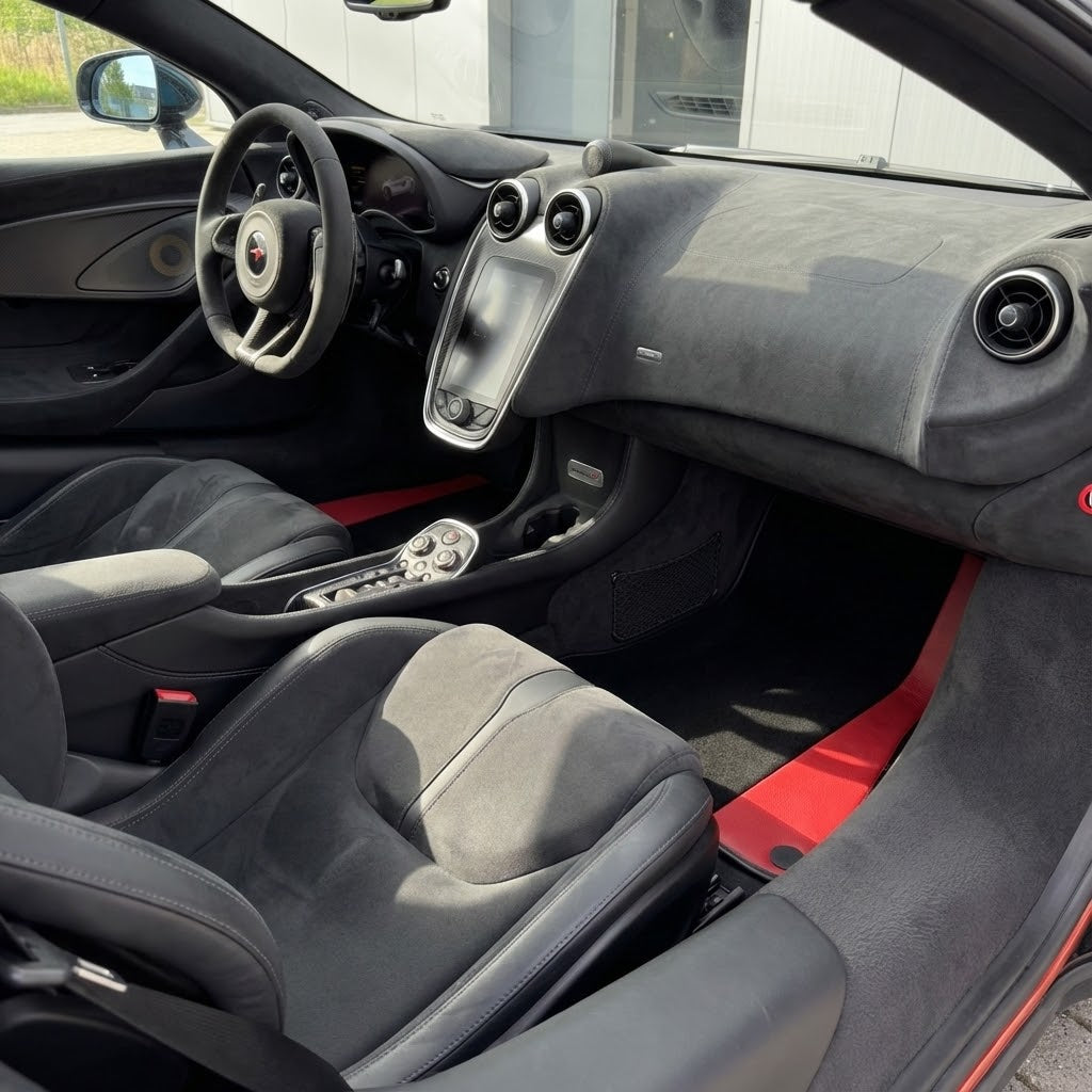 Tappetini neri per auto per McLaren 600 LT (2018-2020) con pelle rossa