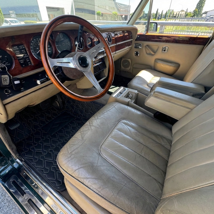 Maßgefertigte schwarze Lederfußmatten für Rolls-Royce Wraith (2013–2023)