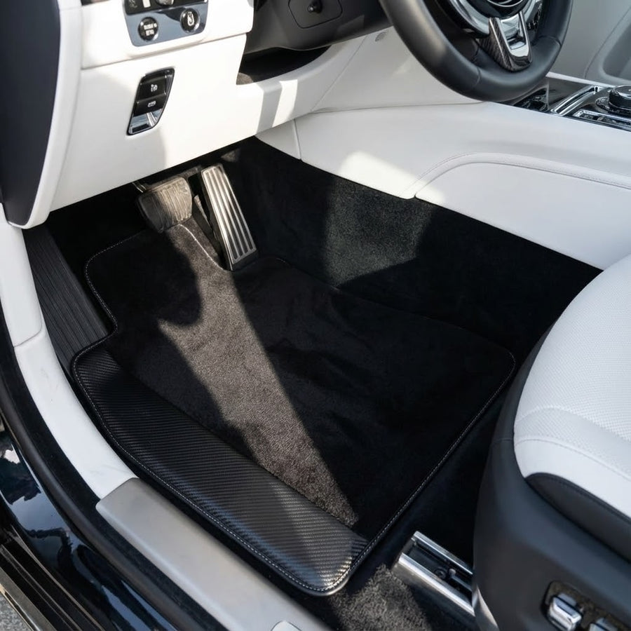 Maßgeschneiderte Fußmatten für Rolls Royce Spectre (2023-2024) mit Carbonfaser-Leder